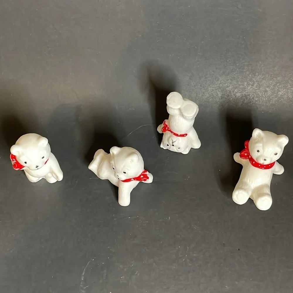 Set‎ of (4) Porcelain/china Posing Polar Bears with Red Bows